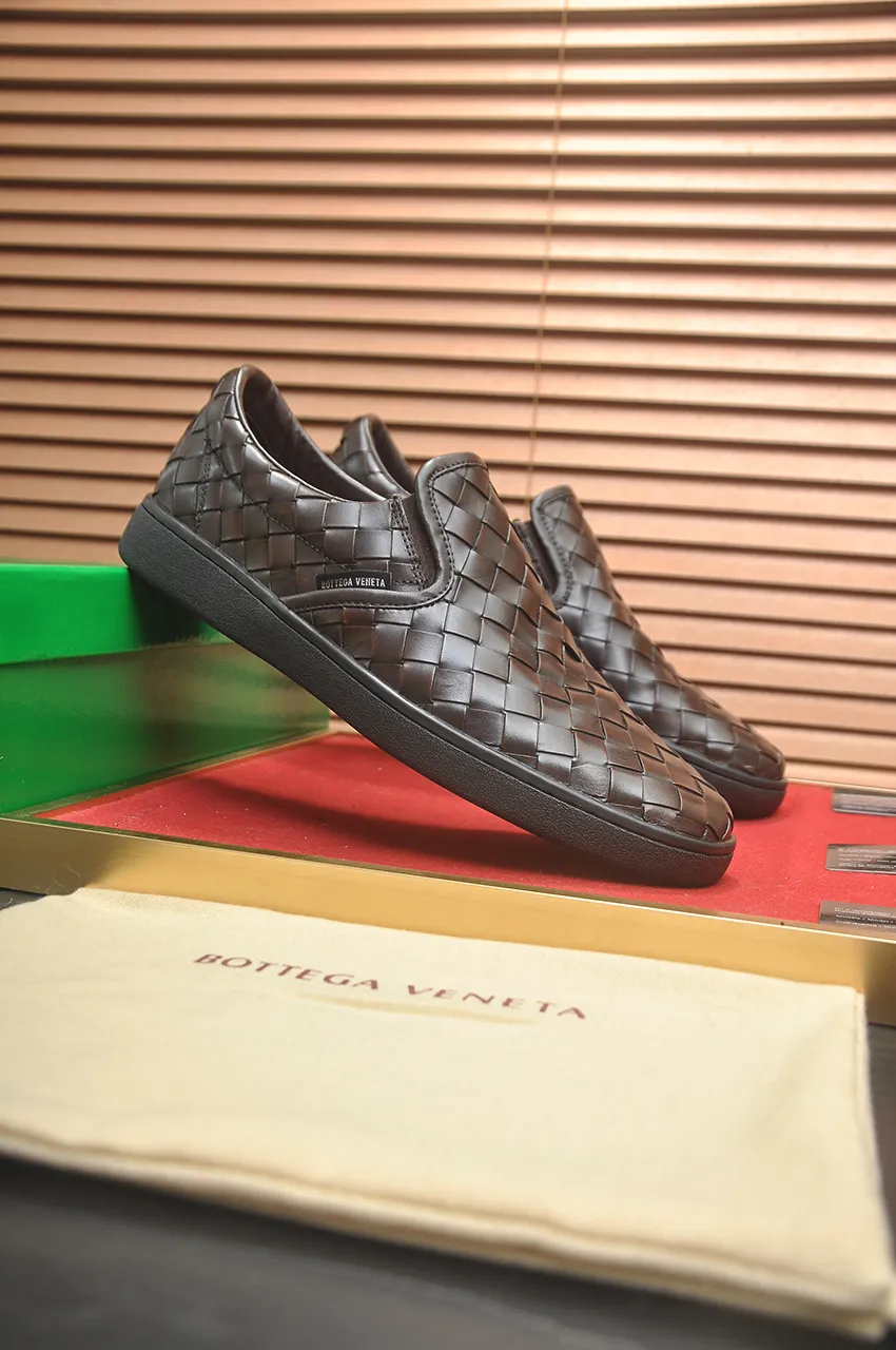 Men's shoes💰540💶【BV】Official website men's shoes👊🏻Cow leather braid🔰Cow leather lining rubber outsole🔲Counter 1:1 quality The identity of every successful man🍃The upper and solemn feet🚶🏻🚶🏻High-end custom counter original replicas📯Imported cowhide purely hand-woven🐂The last will not change regardless of wind or rain🔘Stand the verification of time🔍️Code number: 39-45 (45 custom-made)